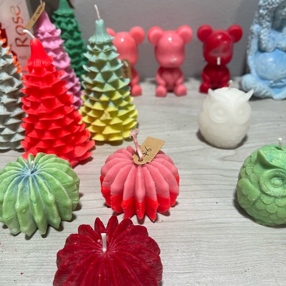 Flowers candles lots of different colors and designs - Picture 11 of 11